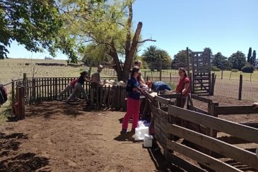 Estudiantes y docentes de la realizaron prácticas sociocomunitarias en las sierras de Córdoba sobre enfermedades zoonóticas