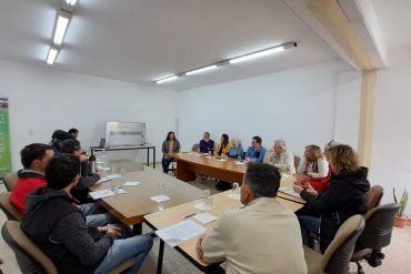 Vinculando actividades de carpintería y huerta: Trabajo entre la FAV-UNRC y la Escuela de Carpintería de la Municipalidad de Río IV