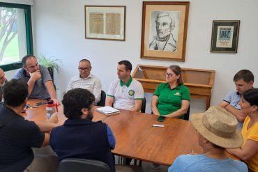 Docentes de la FAV participaron de un encuentro con integrantes de la Asociación Civil Semillitas de Libertad