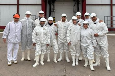 Autoridades de la FAV recibieron investigador colombiano César Augusto Pérez Cuervo